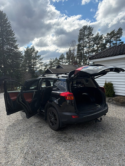 Toyota RAV4 4 of 5