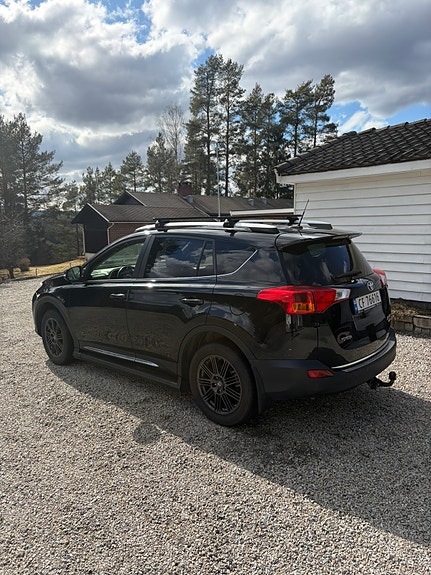 Toyota RAV4 3 of 5