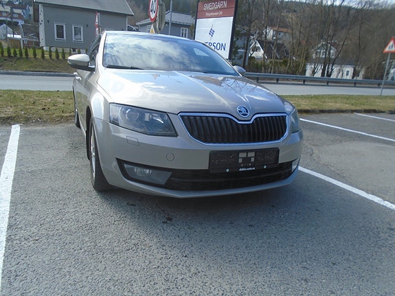 Skoda Octavia 2 of 5