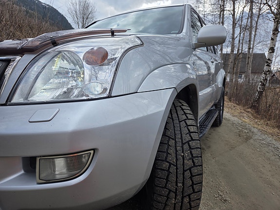Toyota Land Cruiser 3 of 5