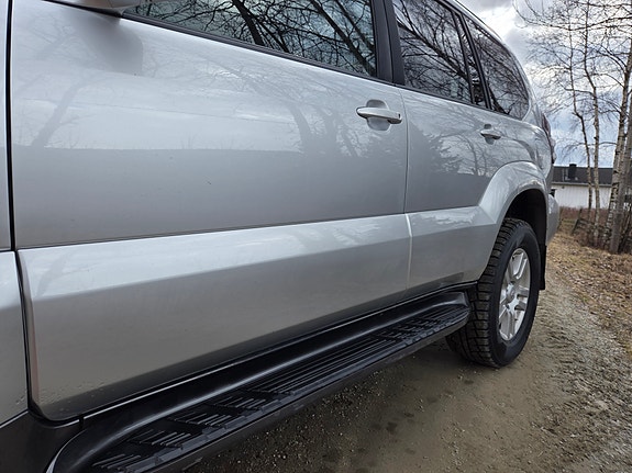 Toyota Land Cruiser 4 of 5