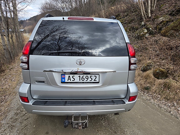 Toyota Land Cruiser 5 of 5