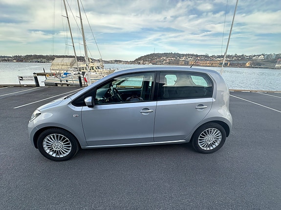 Volkswagen UP! 3 of 13