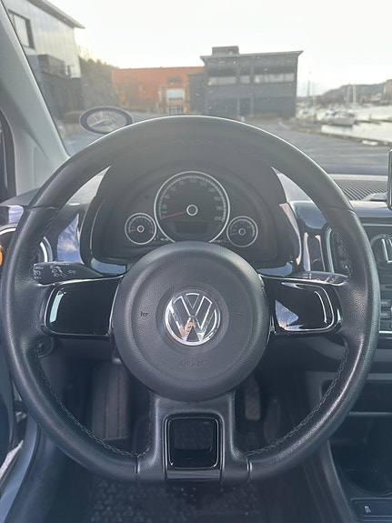 Volkswagen UP! 11 of 13