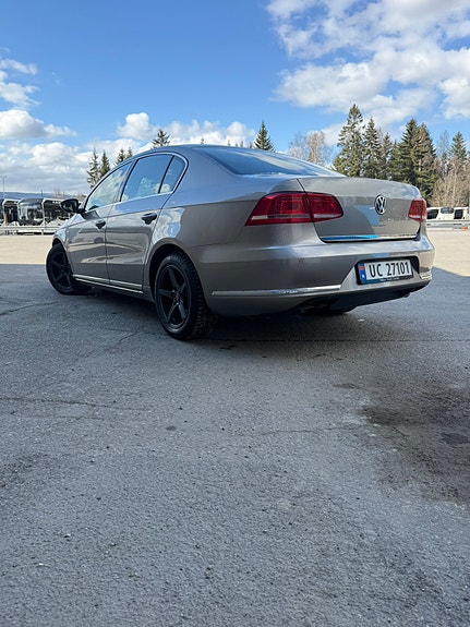 Volkswagen Passat 8 of 30