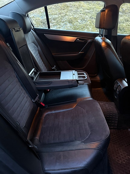 Volkswagen Passat 17 of 30