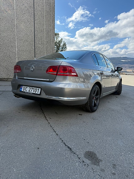 Volkswagen Passat 6 of 30