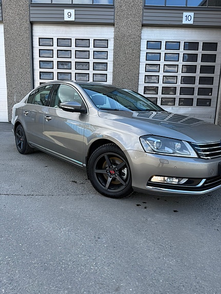 Volkswagen Passat 4 of 30