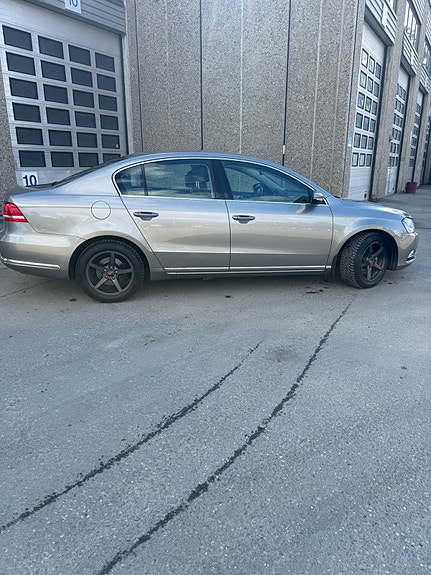 Volkswagen Passat 5 of 30