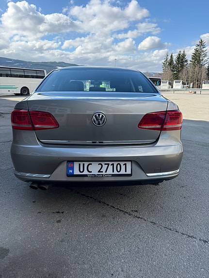 Volkswagen Passat 7 of 30