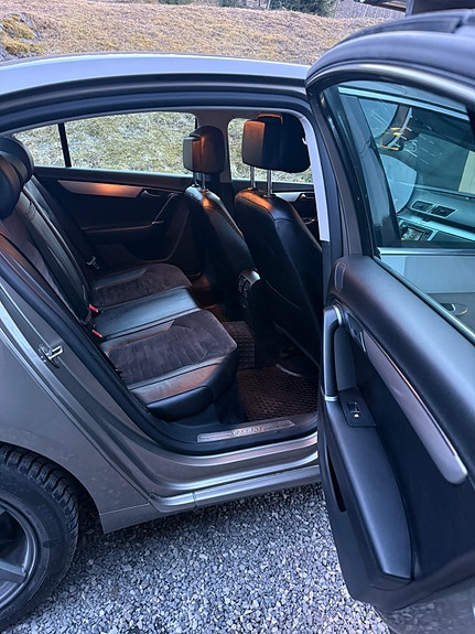 Volkswagen Passat 19 of 30