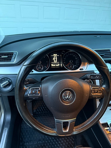 Volkswagen Passat 25 of 30