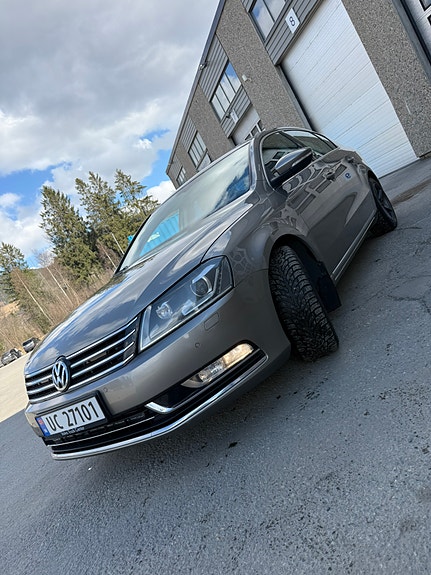 Volkswagen Passat 2 of 30