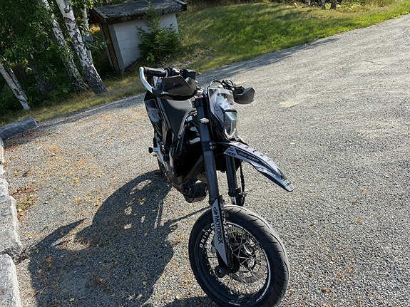 Husqvarna 701 Supermoto 5 of 6