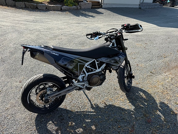 Husqvarna 701 Supermoto 4 of 6
