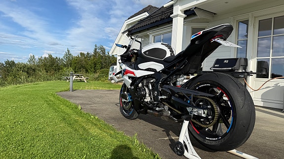 BMW BMW S1000RR – Unik spec | Strøken | Fullspekket M / Carbon | Må sees 4 of 16