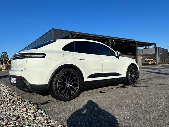 Porsche Macan 3 of 7