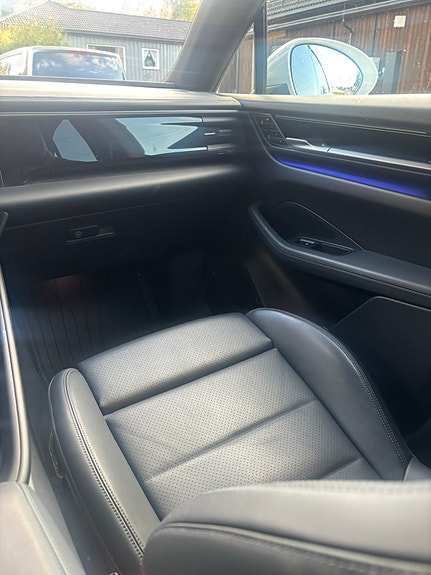 Porsche Macan 5 of 7