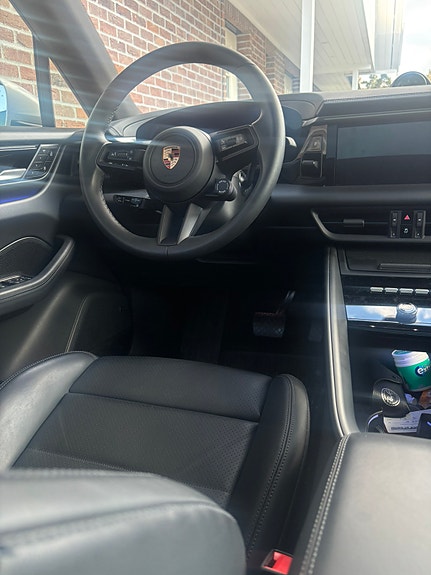 Porsche Macan 6 of 7