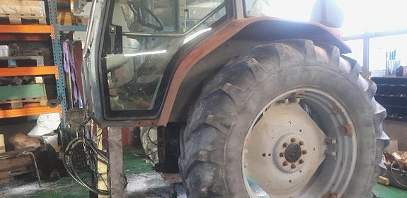 Massey Ferguson 4270 med Trima laster HUGGES NÅ