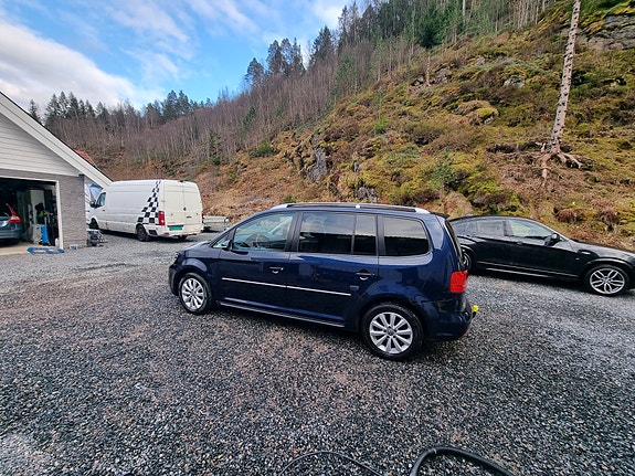 Volkswagen Touran 5 of 5