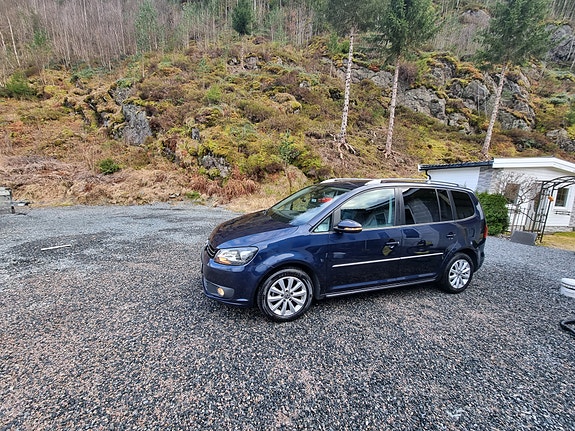 Volkswagen Touran 3 of 5