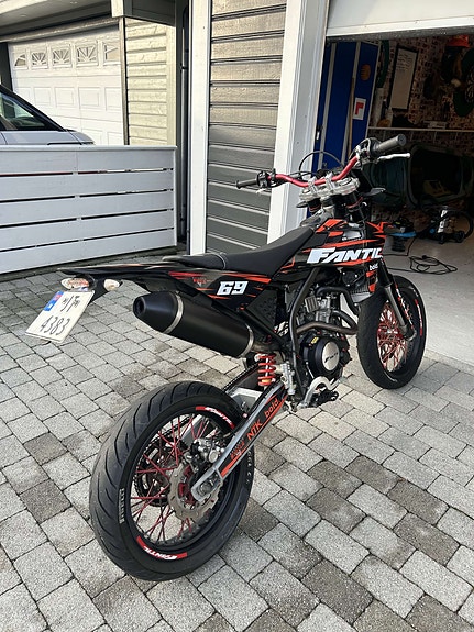 Fantic 125M 2 of 5