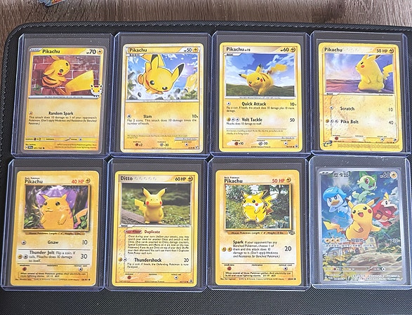 Stor Pikachu-samling – 50 forskjellige Pikachu kort (1997–2026)