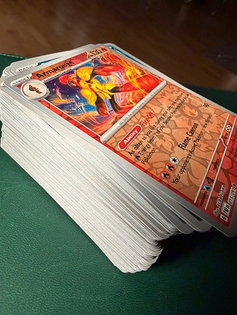 Moderne Pokémon kort selges samlet