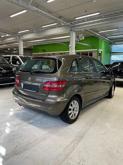 Mercedes-Benz B160 4 of 11