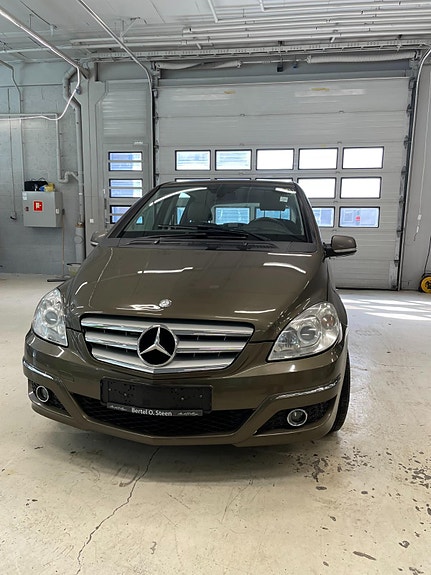 Mercedes-Benz B160 2 of 11