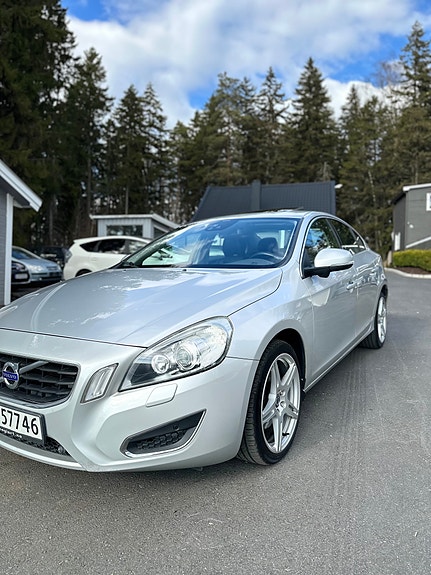 Volvo S60 2 of 5
