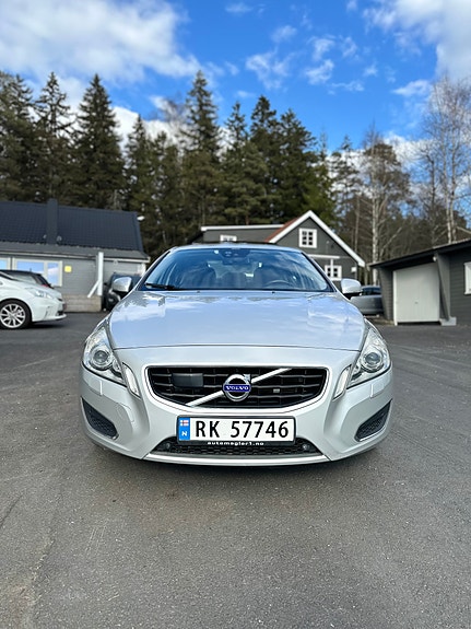 Volvo S60 4 of 5