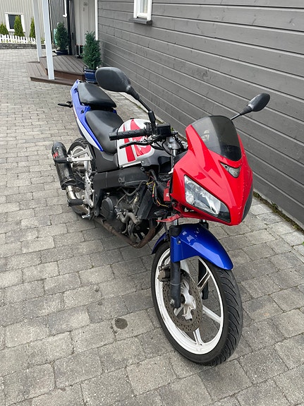 Honda CBR 125 R 3 of 4