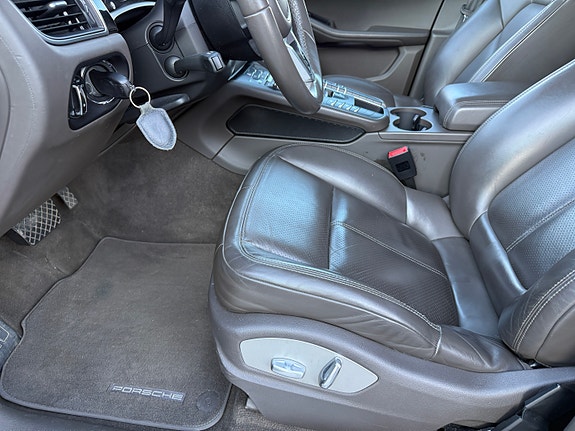 Porsche Macan 13 of 30