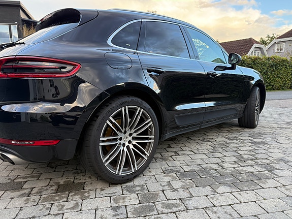 Porsche Macan 4 of 30