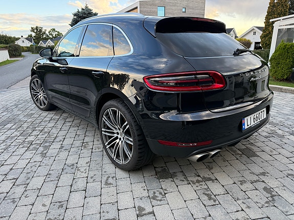 Porsche Macan 7 of 30
