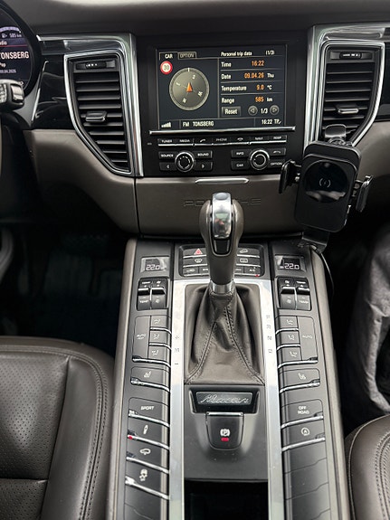Porsche Macan 22 of 30