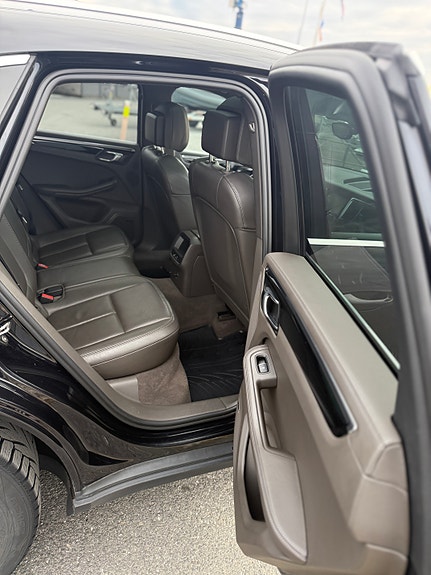 Porsche Macan 18 of 30