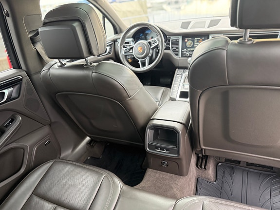 Porsche Macan 15 of 30