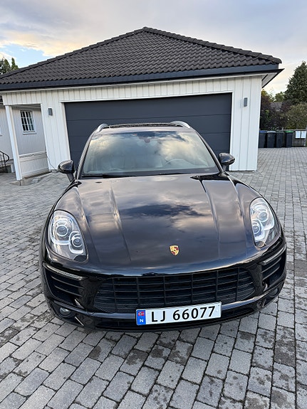 Porsche Macan 6 of 30
