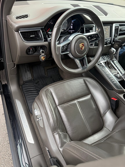 Porsche Macan 23 of 30