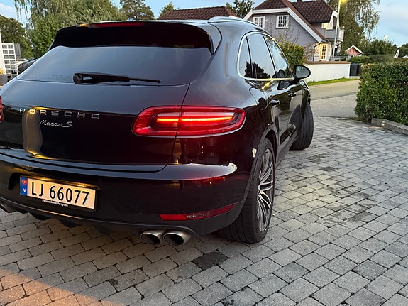 Porsche Macan 2 of 30