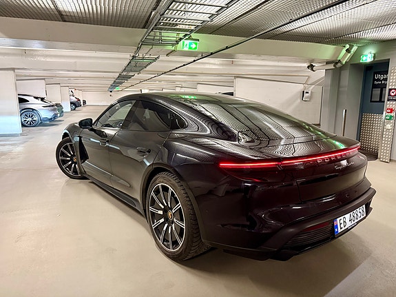 Porsche Taycan 6 of 23