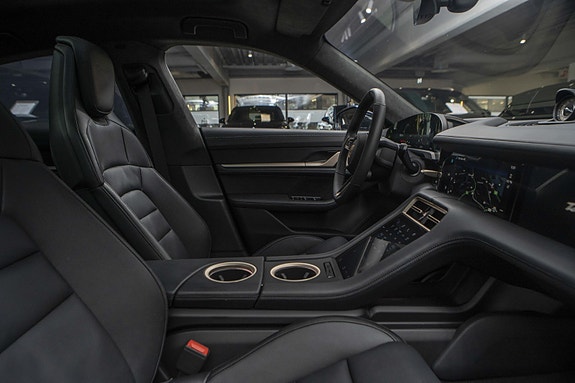 Porsche Taycan 23 of 23