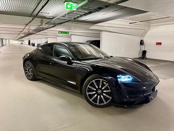 Porsche Taycan 3 of 23