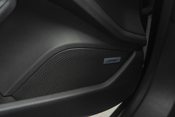 Porsche Taycan 8 of 23