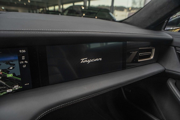Porsche Taycan 20 of 23