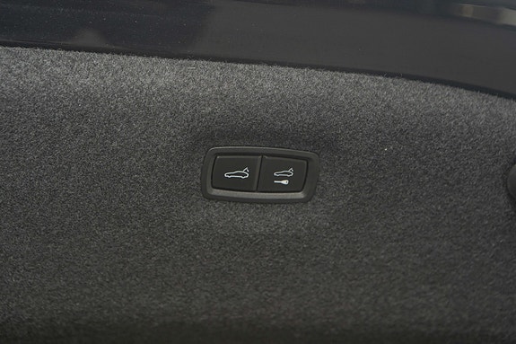 Porsche Taycan 14 of 23