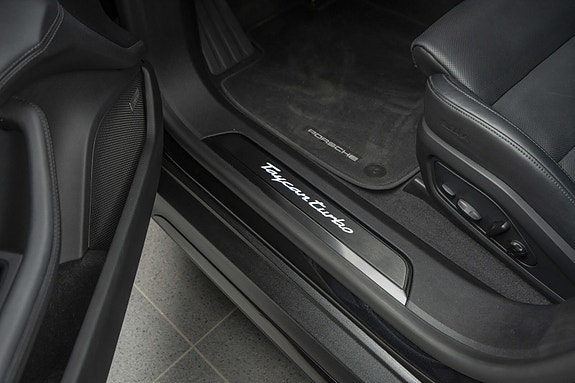 Porsche Taycan 11 of 23
